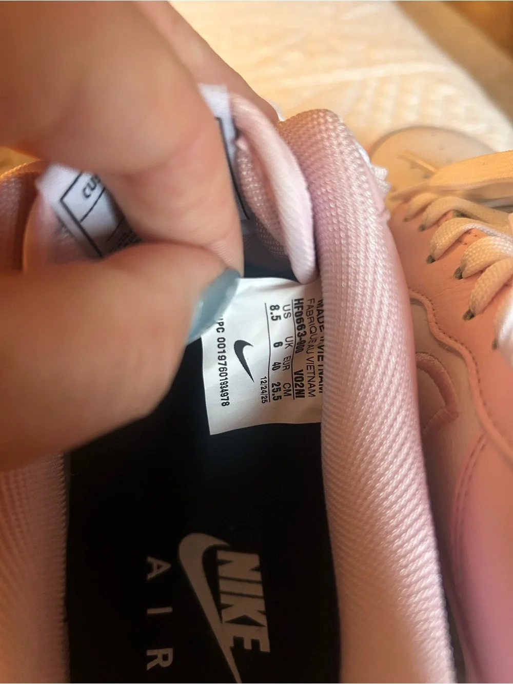 Nike Low Top Sneakers in Pink and White